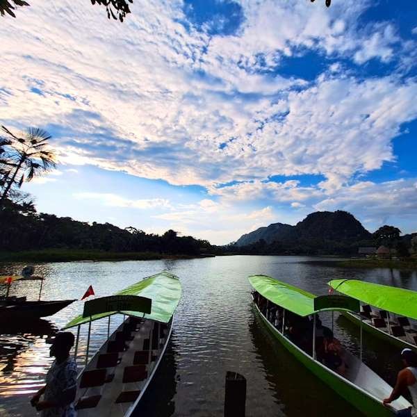 Paseo en bote por Laguna de los Milagros