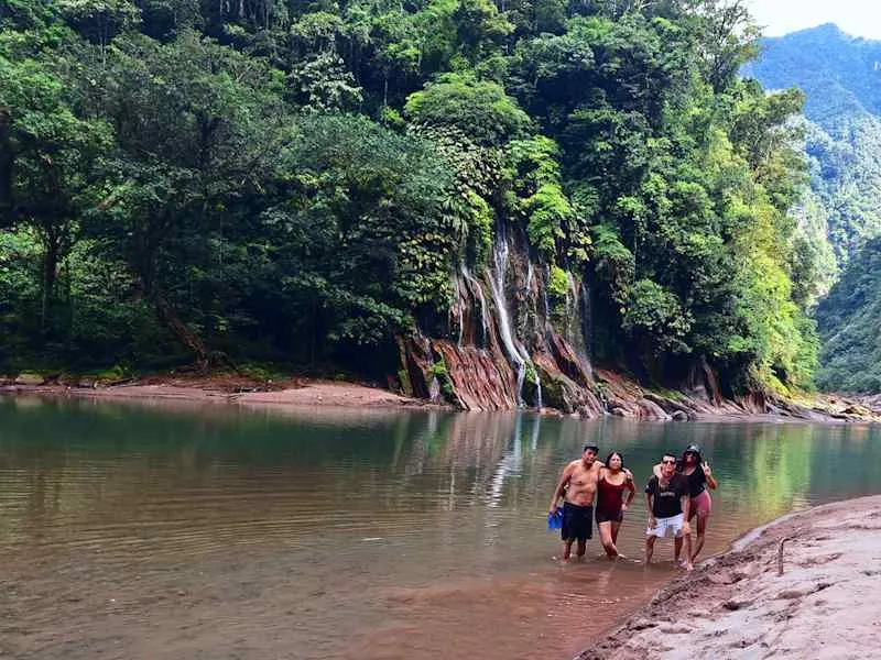 Rio Yurac Yacu del Boquerón del Padre Abad a 2 horas de Tingo María Rio Yurac Yacu del Boquerón del Padre Abad a 2 horas de Tingo María