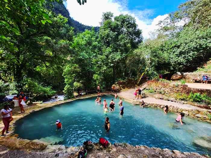 Descubre el Paraíso de Tingo María de Tingo María y la Piscina de la Catarata Honolulu