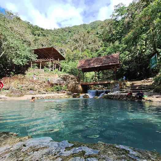 Piscina natural de Honolulu en la selva de Tingo María