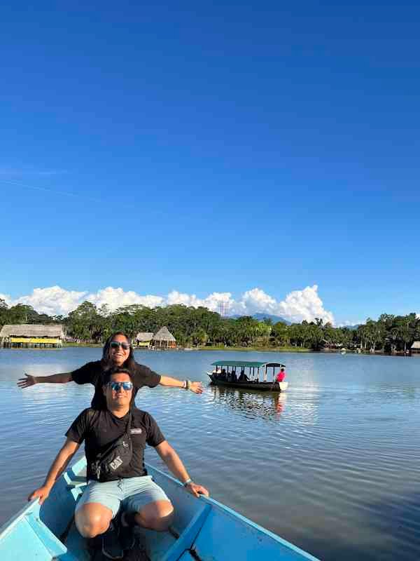 Paseo en bote por la Laguna de los Milagros