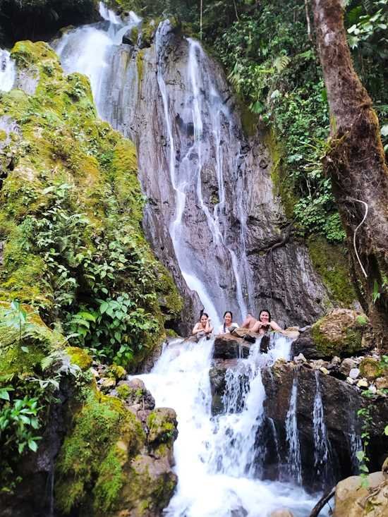 Catarata Arco Iris de Honolulu Tingo María