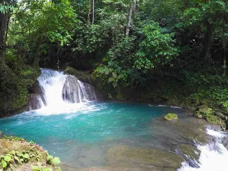 Poza de la catarata Sol Naciente