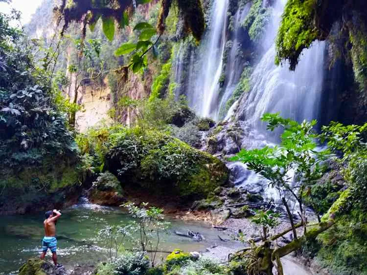 Catarata rio Derrepente Selva Perú