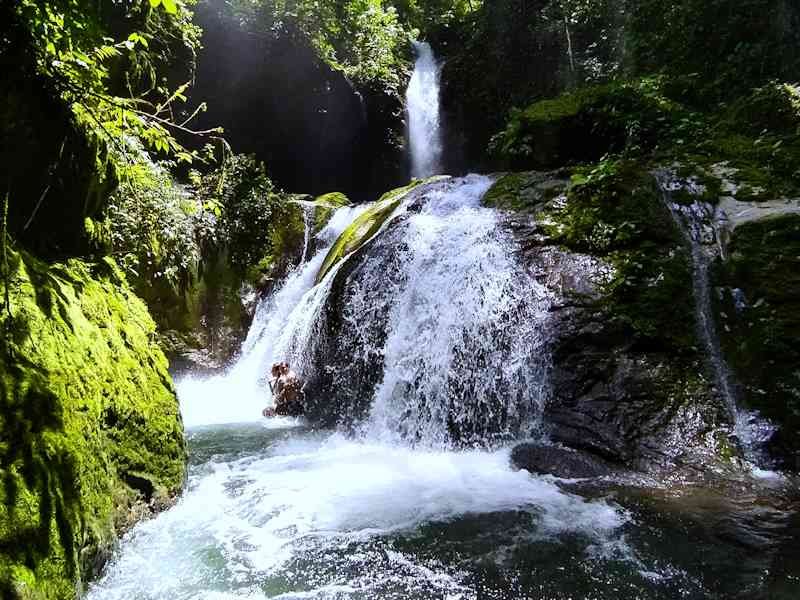 Catarata Gloriapata del Parque Nacional Tingo María