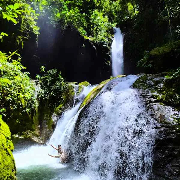 Catarata Gloriapata del Parque Nacional Tingo María Viaja y explore la selva en la Catarata Gloriapata del Parque Nacional Tingo María