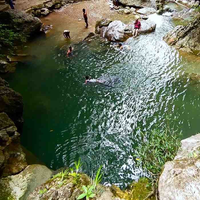 Poza natural de la Catarata Santa Carmen