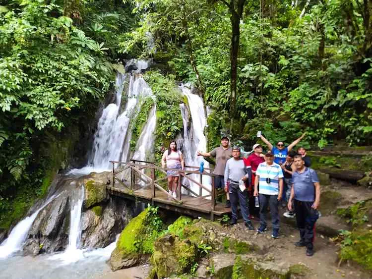 Catarata Honolulu Primera cascada de Honolulu en Tingo María
