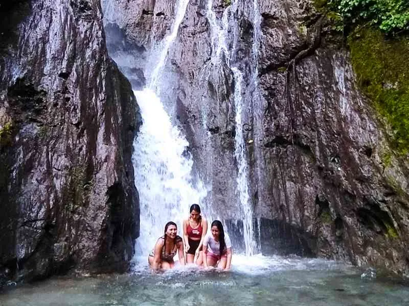 Catarata Arcoíris de Honolulu en Tingo María