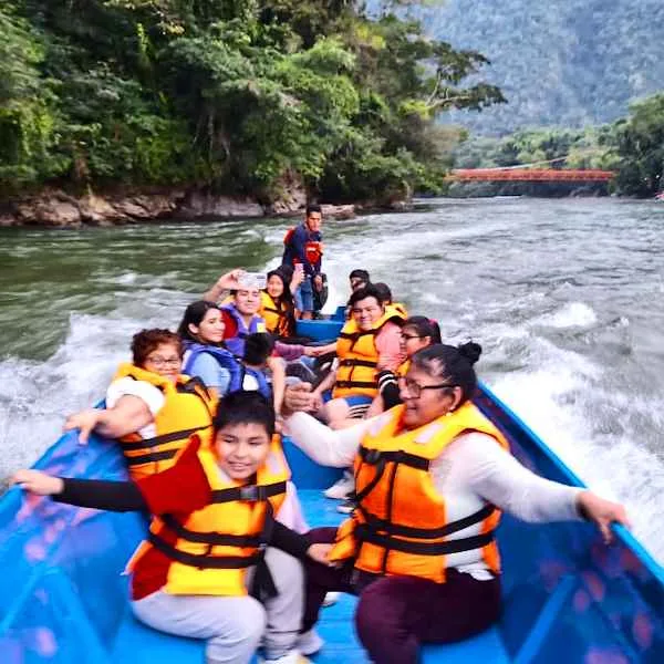 Paseo en bote por el Rio Monzón Paseo en bote por el Rio Monzón por la Cueva de las Lechuzas