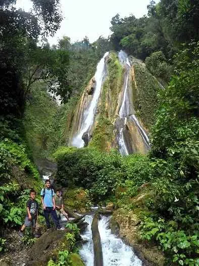 Imponente Catarata San Miguel de 100 metros de altura