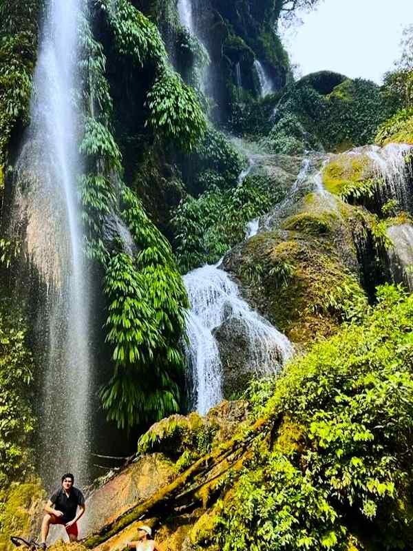 Catarata Espejo Mágico del Rio Derrepente en la selva de Tingo María