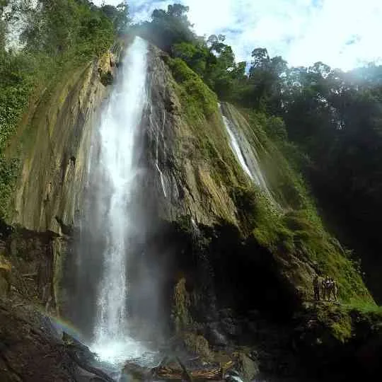 Catarata San Miguel Tingo María 100 metros